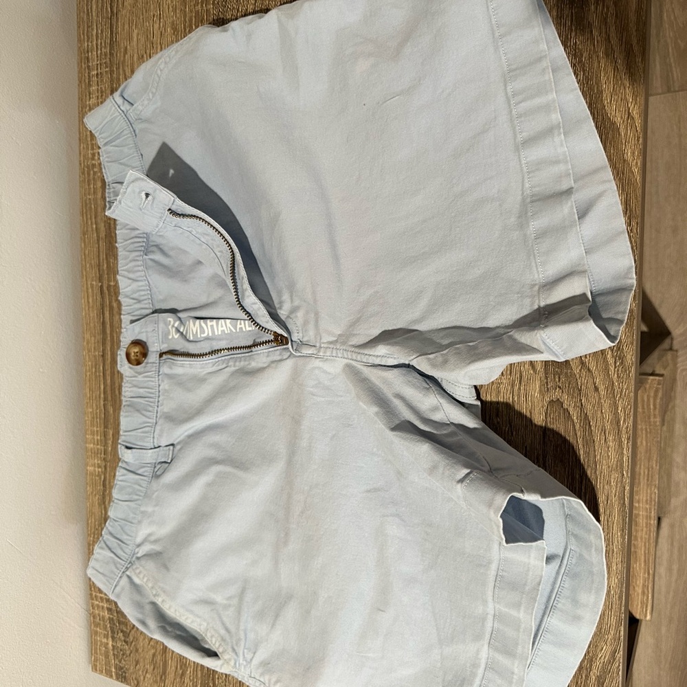 Chubbies brand men’s light blue cotton shorts